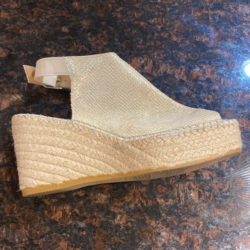 Andre Assous wedge sandal. Like new. Sz 37 (6.5)